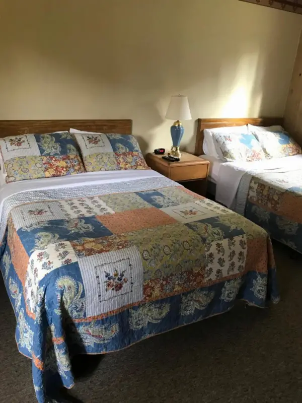 Royal Motel 5