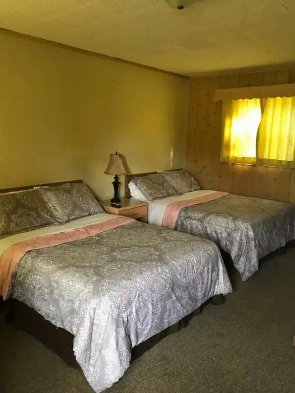 Royal Motel 6